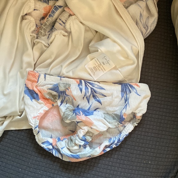 Pair of 18mo. Sundresses w/ matching shorts - Picture 10 of 11